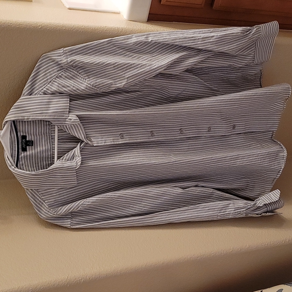 Men's striped button-down 🤍